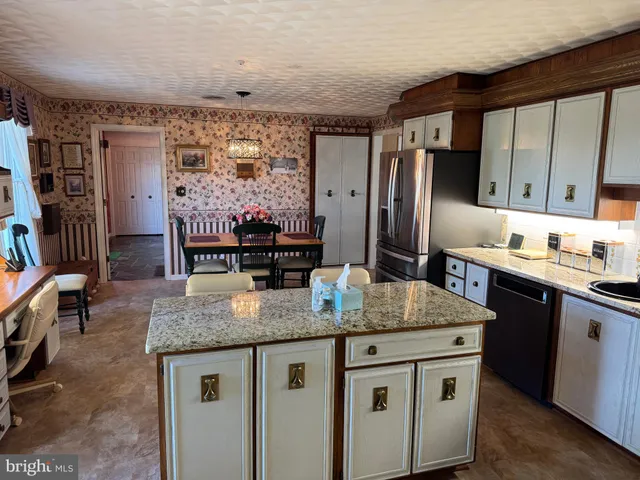 $649,995 | 586 Crestwood Drive, Chambersburg, PA 17202