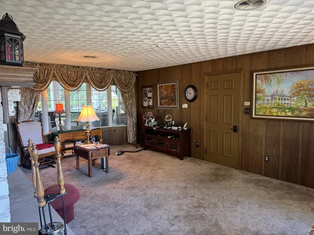 $649,995 | 586 Crestwood Drive, Chambersburg, PA 17202