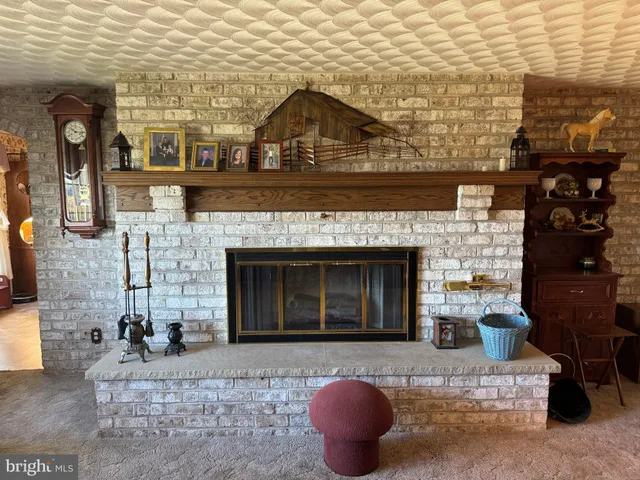 $649,995 | 586 Crestwood Drive, Chambersburg, PA 17202