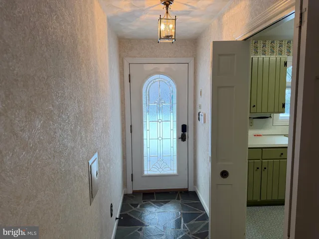 $624,995 | 586 Crestwood Drive, Chambersburg, PA 17202