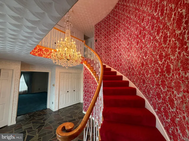 $624,995 | 586 Crestwood Drive, Chambersburg, PA 17202