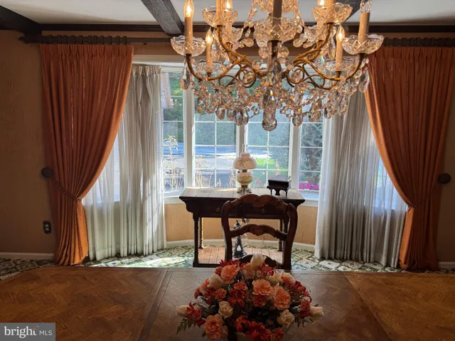 $649,995 | 586 Crestwood Drive, Chambersburg, PA 17202