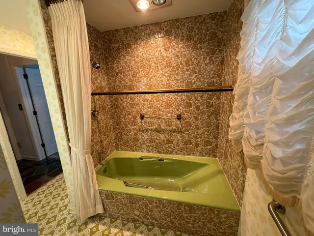 $624,995 | 586 Crestwood Drive, Chambersburg, PA 17202