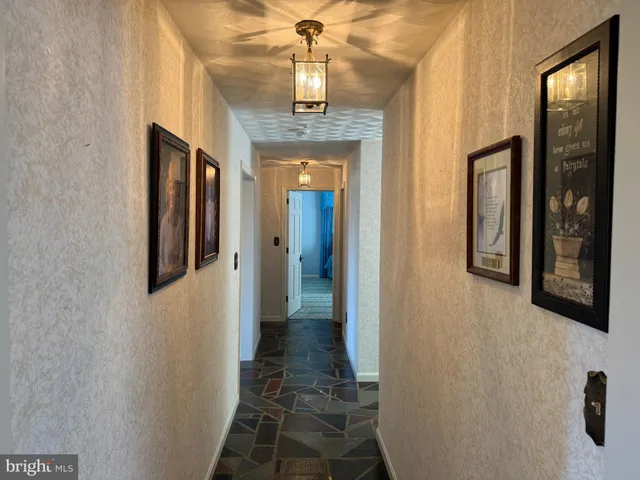 $649,995 | 586 Crestwood Drive, Chambersburg, PA 17202