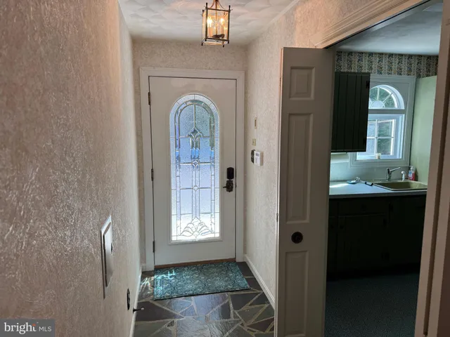 $649,995 | 586 Crestwood Drive, Chambersburg, PA 17202