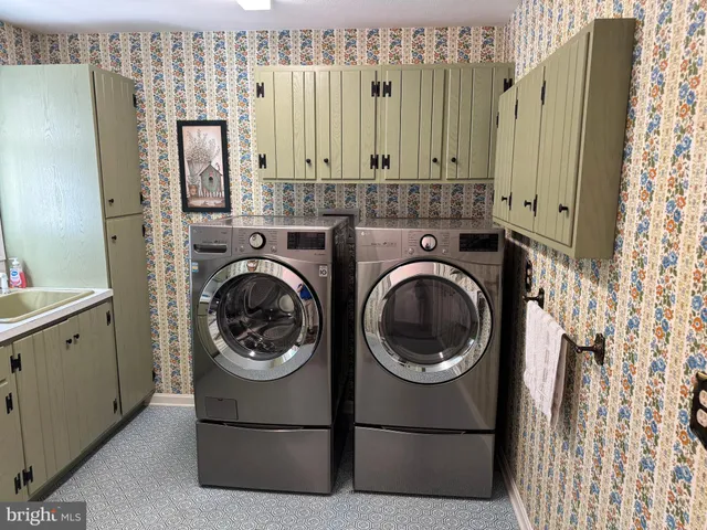 $649,995 | 586 Crestwood Drive, Chambersburg, PA 17202