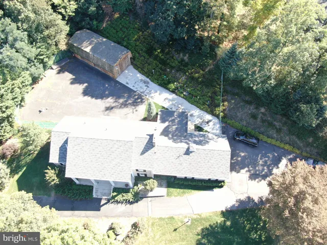 $649,995 | 586 Crestwood Drive, Chambersburg, PA 17202