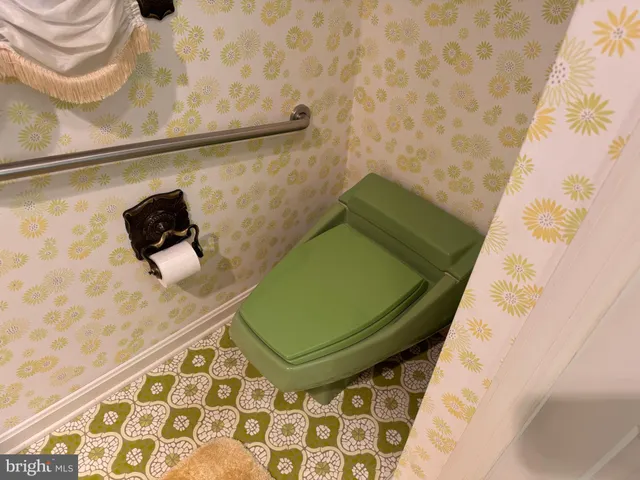 $649,995 | 586 Crestwood Drive, Chambersburg, PA 17202