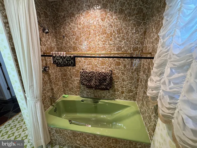 $649,995 | 586 Crestwood Drive, Chambersburg, PA 17202