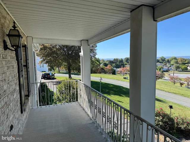 $649,995 | 586 Crestwood Drive, Chambersburg, PA 17202