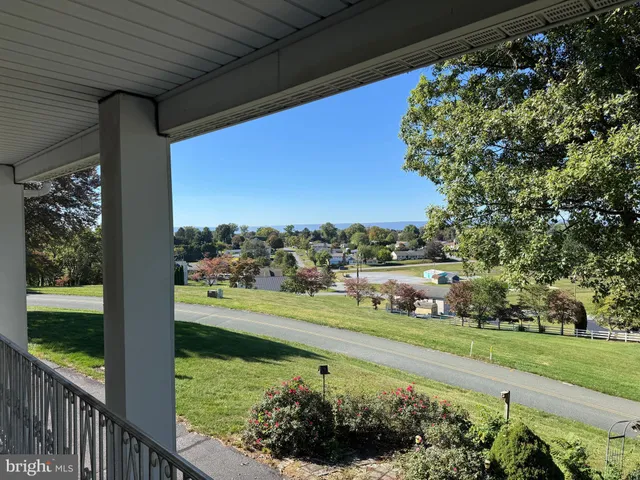 $649,995 | 586 Crestwood Drive, Chambersburg, PA 17202