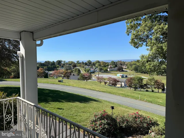 $649,995 | 586 Crestwood Drive, Chambersburg, PA 17202