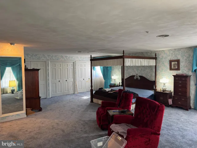 $649,995 | 586 Crestwood Drive, Chambersburg, PA 17202