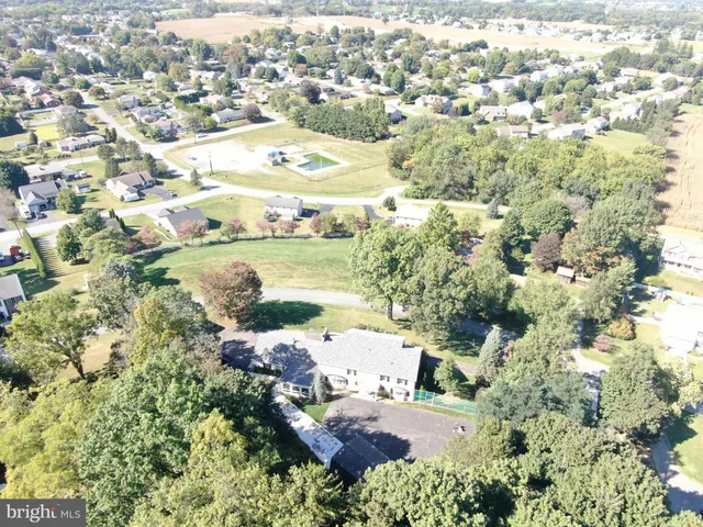 $649,995 | 586 Crestwood Drive, Chambersburg, PA 17202