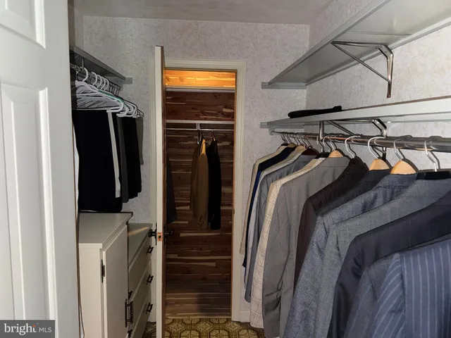 $649,995 | 586 Crestwood Drive, Chambersburg, PA 17202