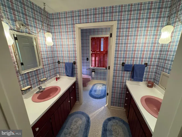 $649,995 | 586 Crestwood Drive, Chambersburg, PA 17202