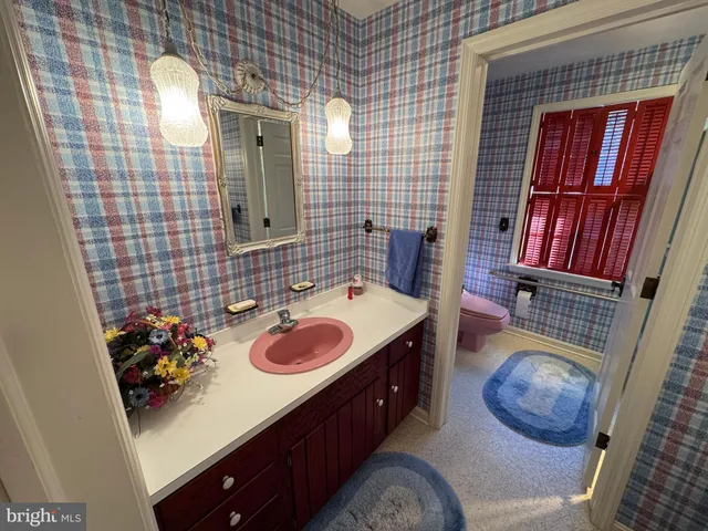 $649,995 | 586 Crestwood Drive, Chambersburg, PA 17202