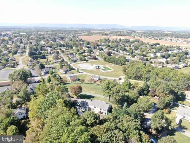 $649,995 | 586 Crestwood Drive, Chambersburg, PA 17202