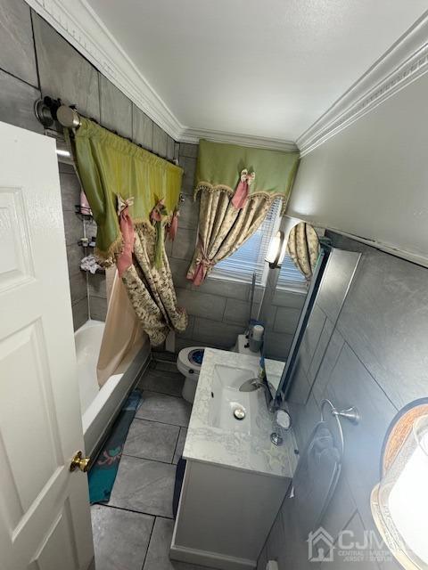 190 Lewis Street Perth Amboy, NJ 08861 - Photo 14 of 17 a bathroom with a sink a mirror and shower
