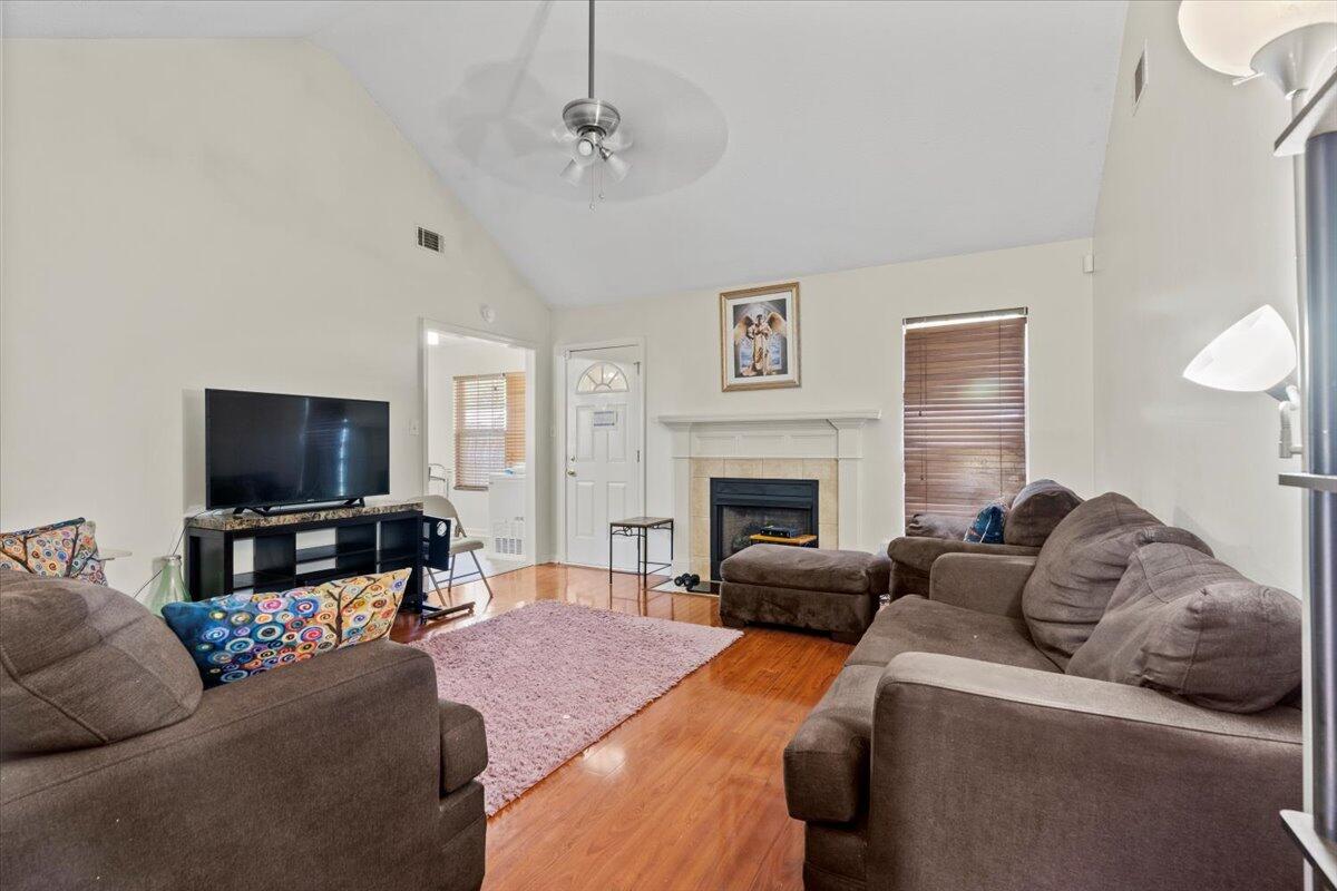 4424 Silverton Road Augusta, GA 30909 - Photo 7 of 30 07-Living Room