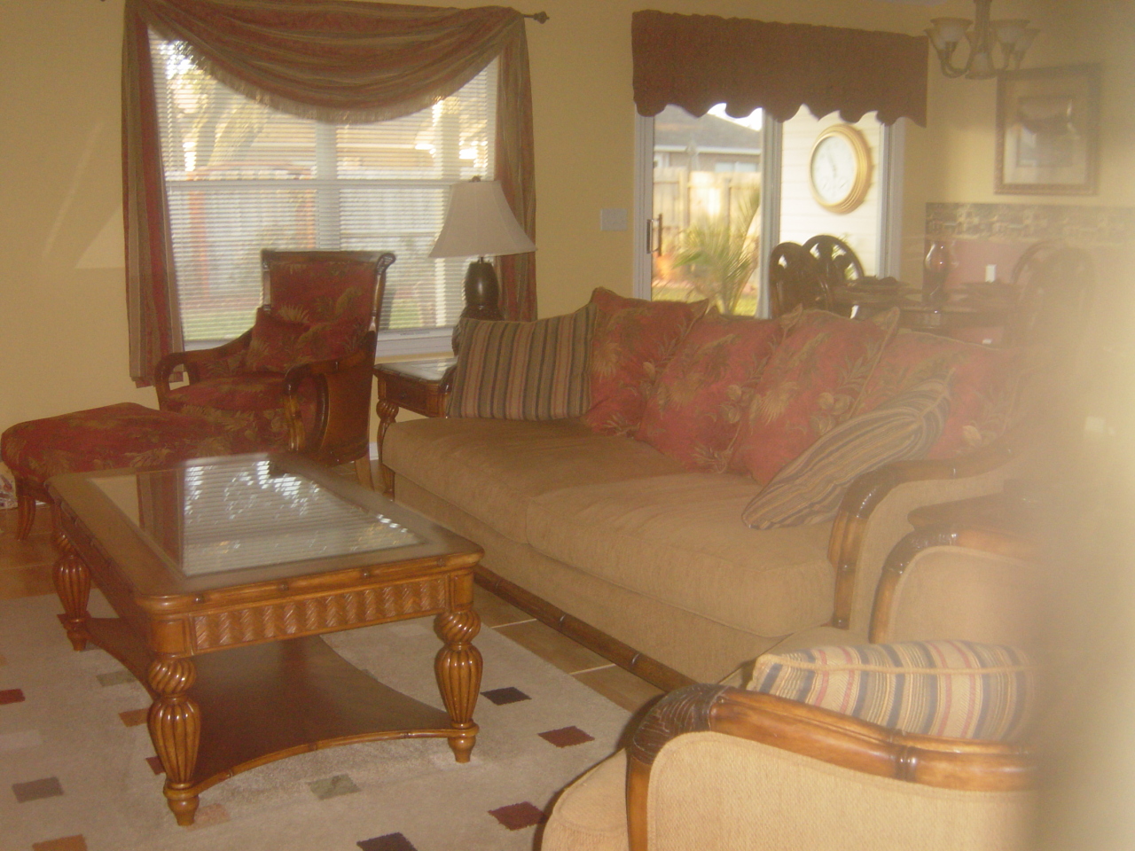 Living Room/Breakfast