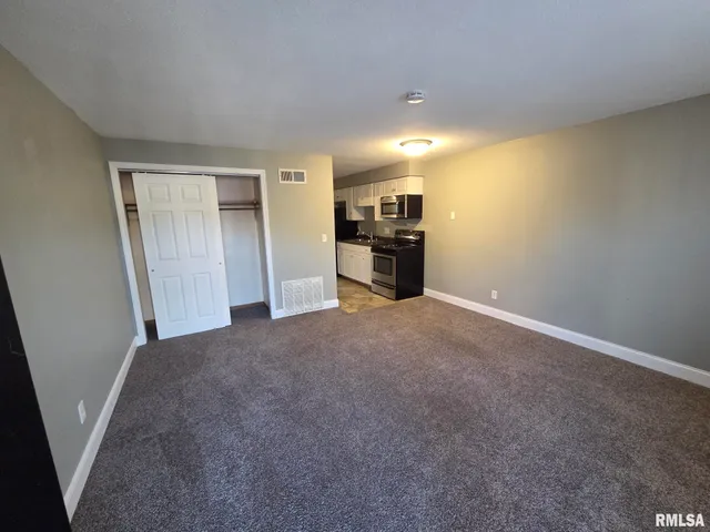 $795 | 1102 Mound Street, Unit 1, Davenport, IA 52803