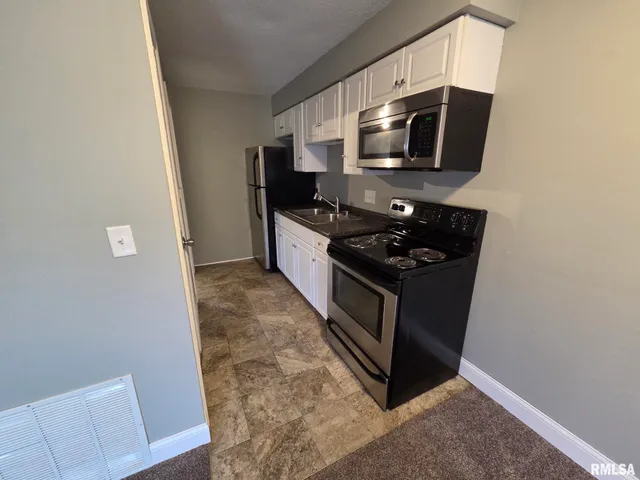 $795 | 1102 Mound Street, Unit 1, Davenport, IA 52803