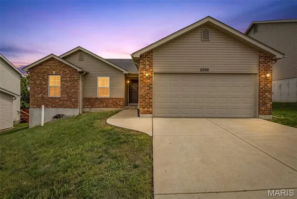 $319,900 | 2206 Providence Park Lane, Herculaneum, MO 63048