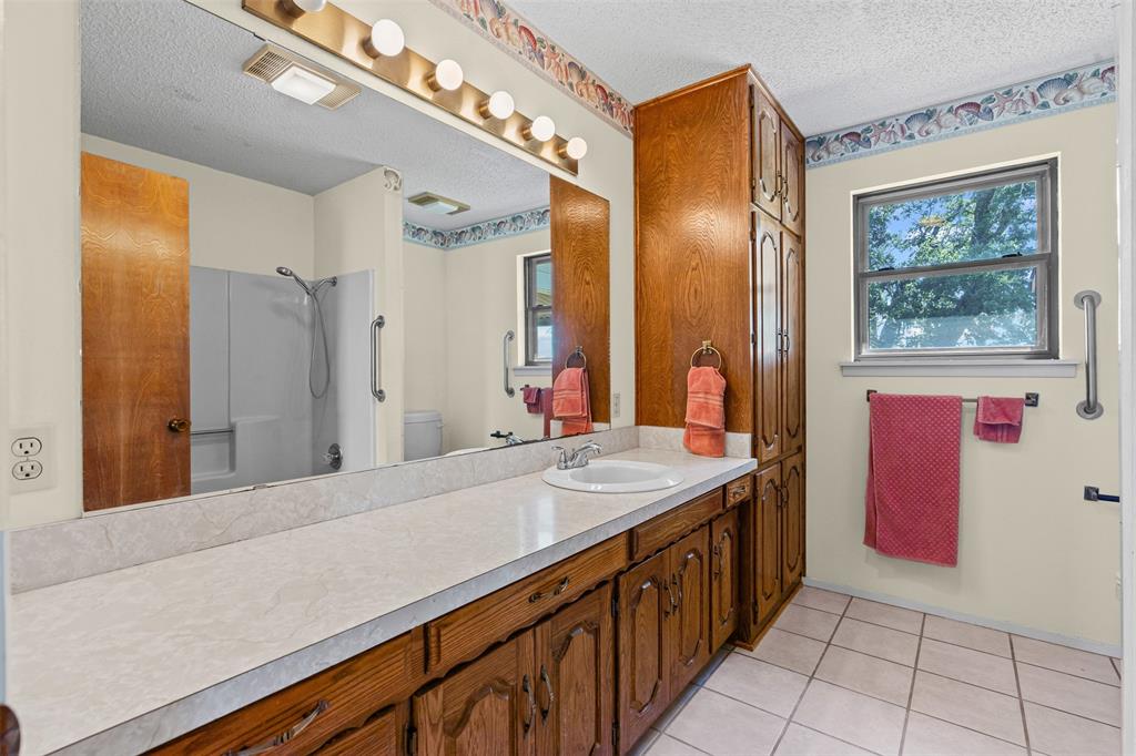 237 Hcr 1444 Covington, TX 76636 - Photo 11 of 39