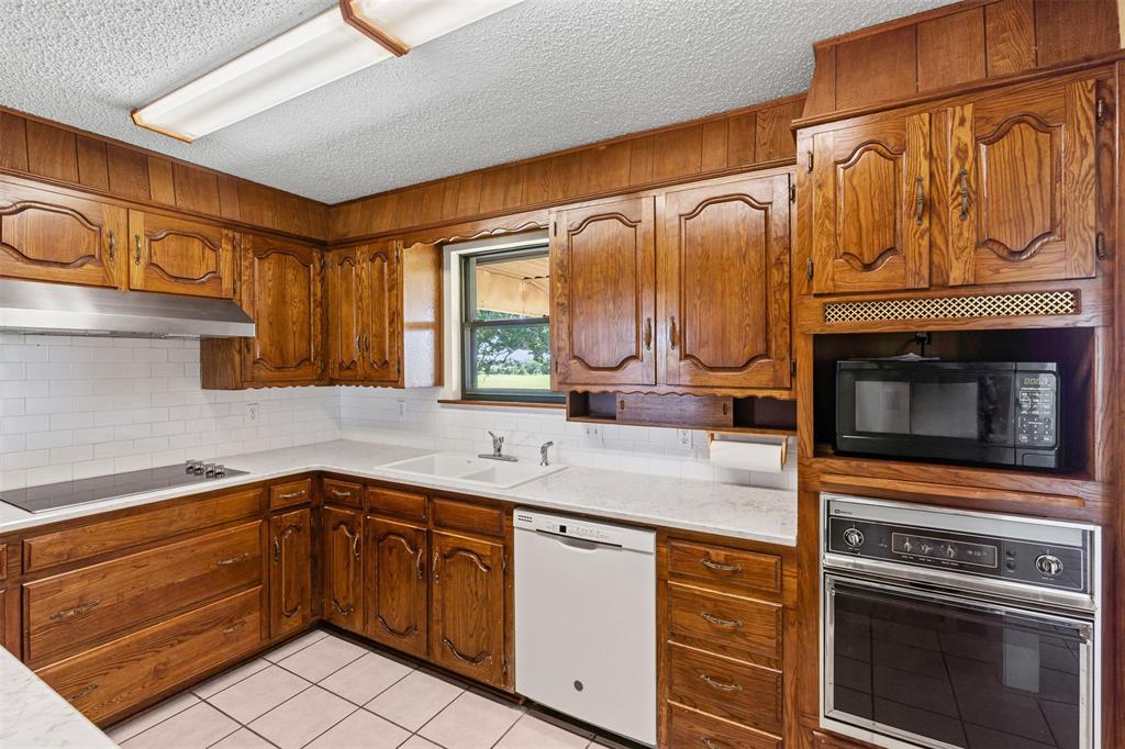 237 Hcr 1444 Covington, TX 76636 - Photo 15 of 39