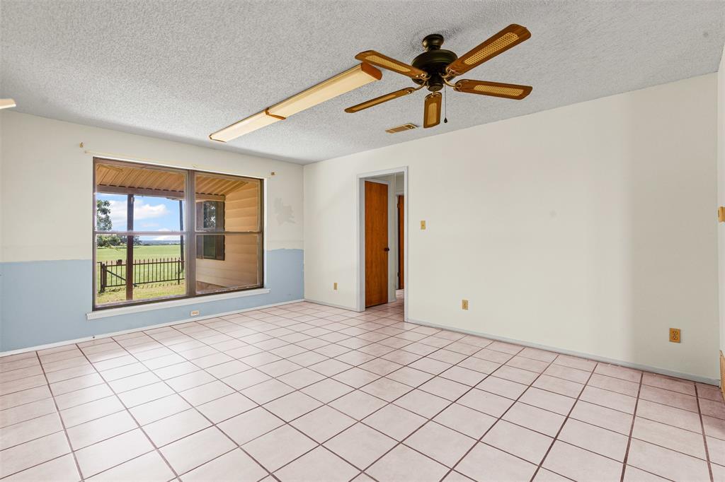 237 Hcr 1444 Covington, TX 76636 - Photo 17 of 39