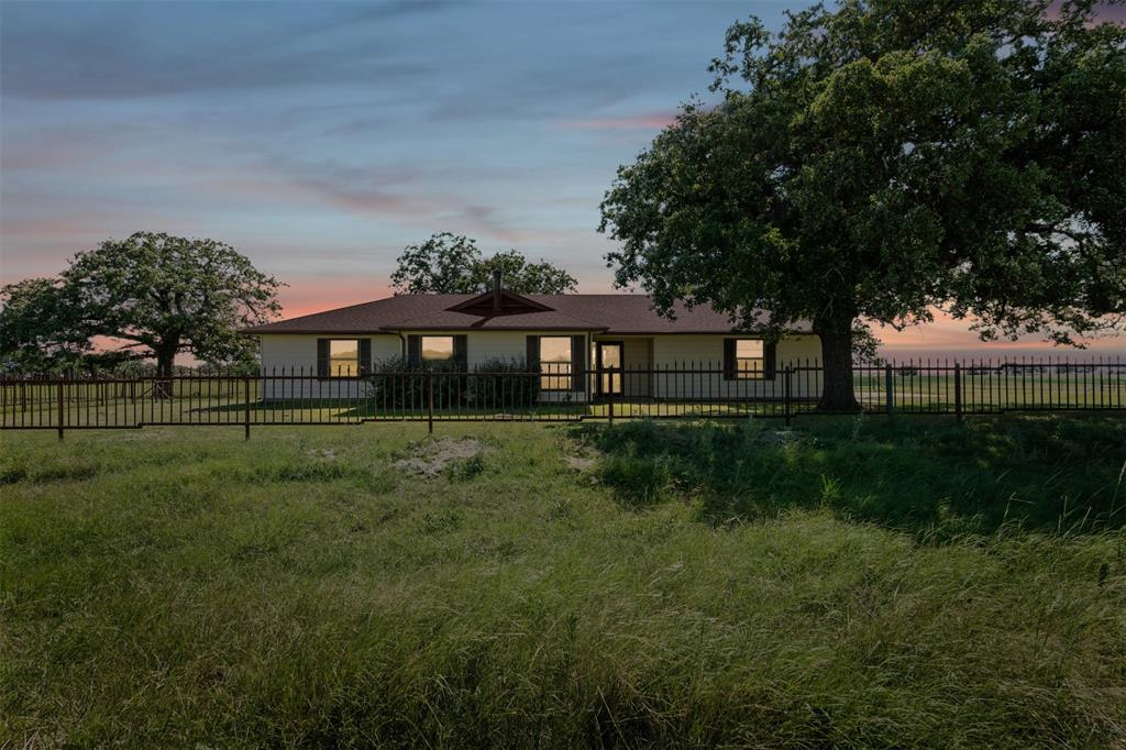 237 Hcr 1444 Covington, TX 76636 - Photo 3 of 39