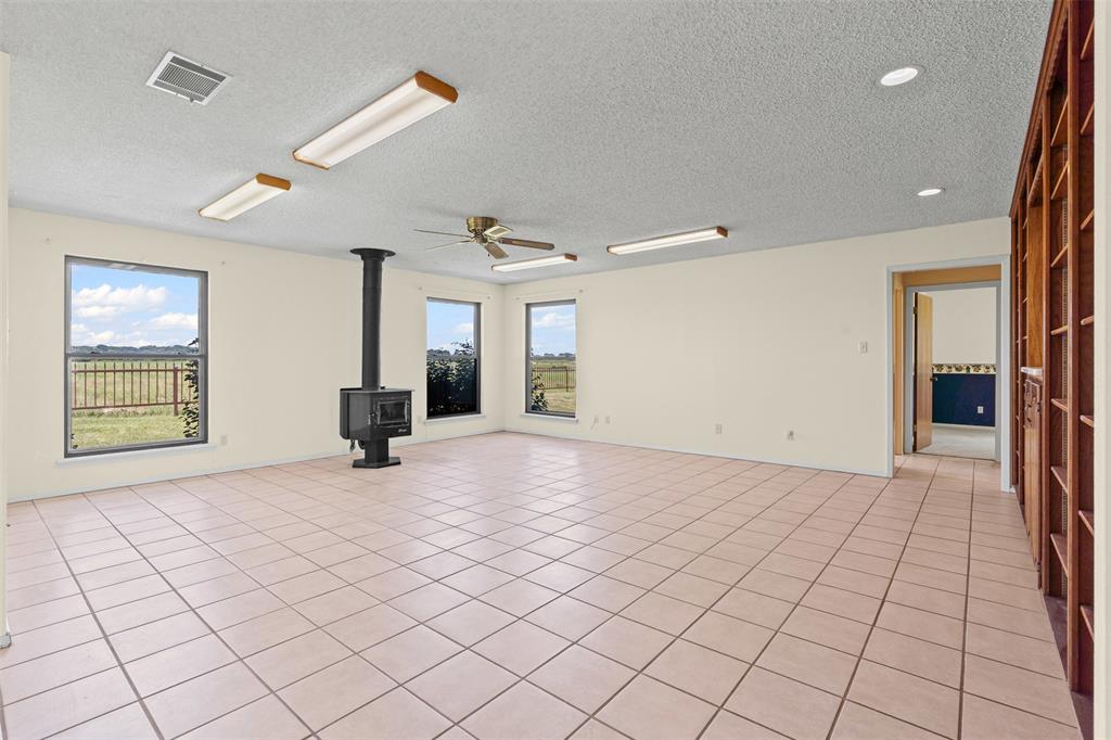 237 Hcr 1444 Covington, TX 76636 - Photo 8 of 39