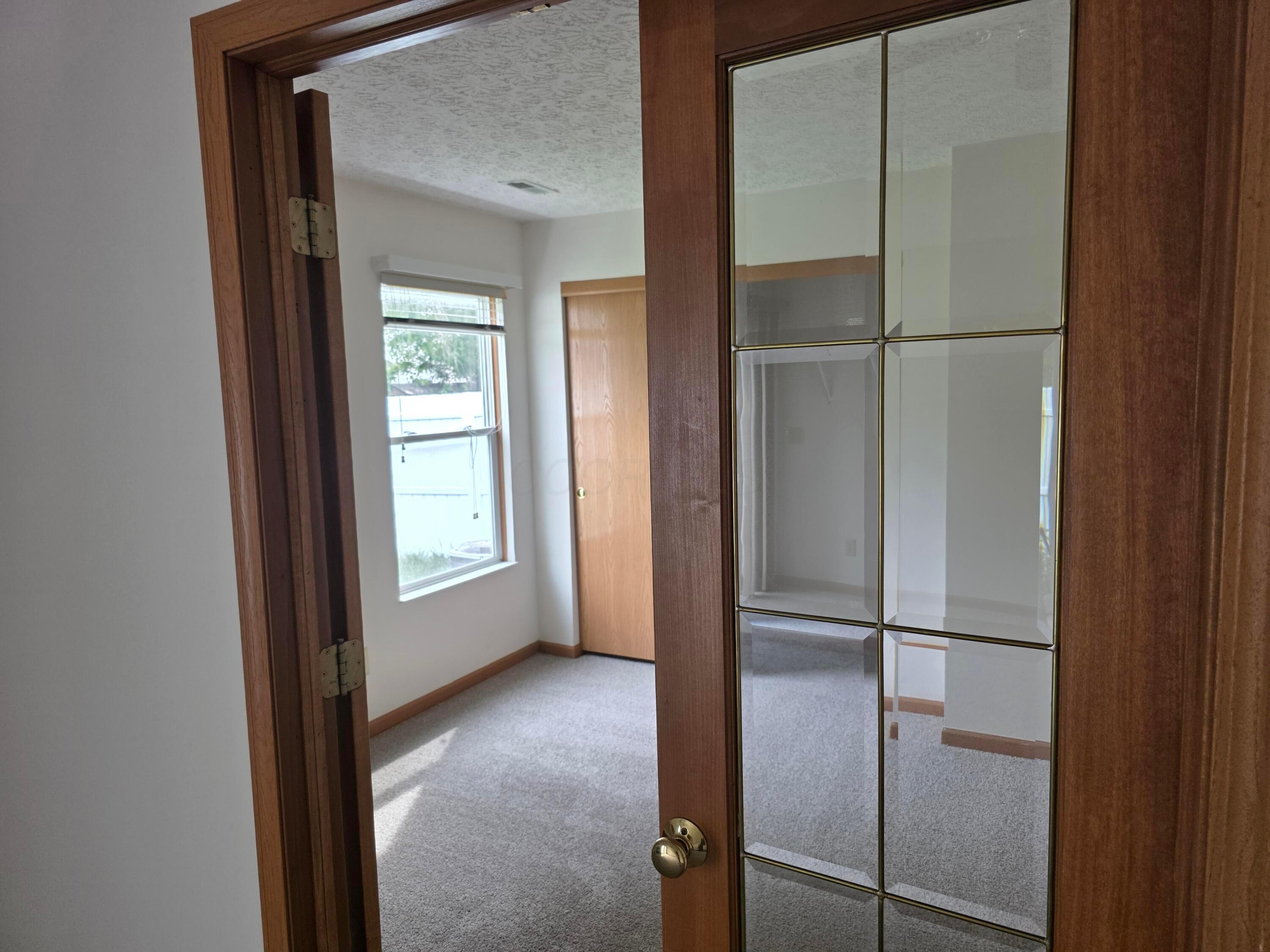 2049 Margo Road Columbus, OH 43229 - Photo 3 of 11 Den/ 3 bedroom