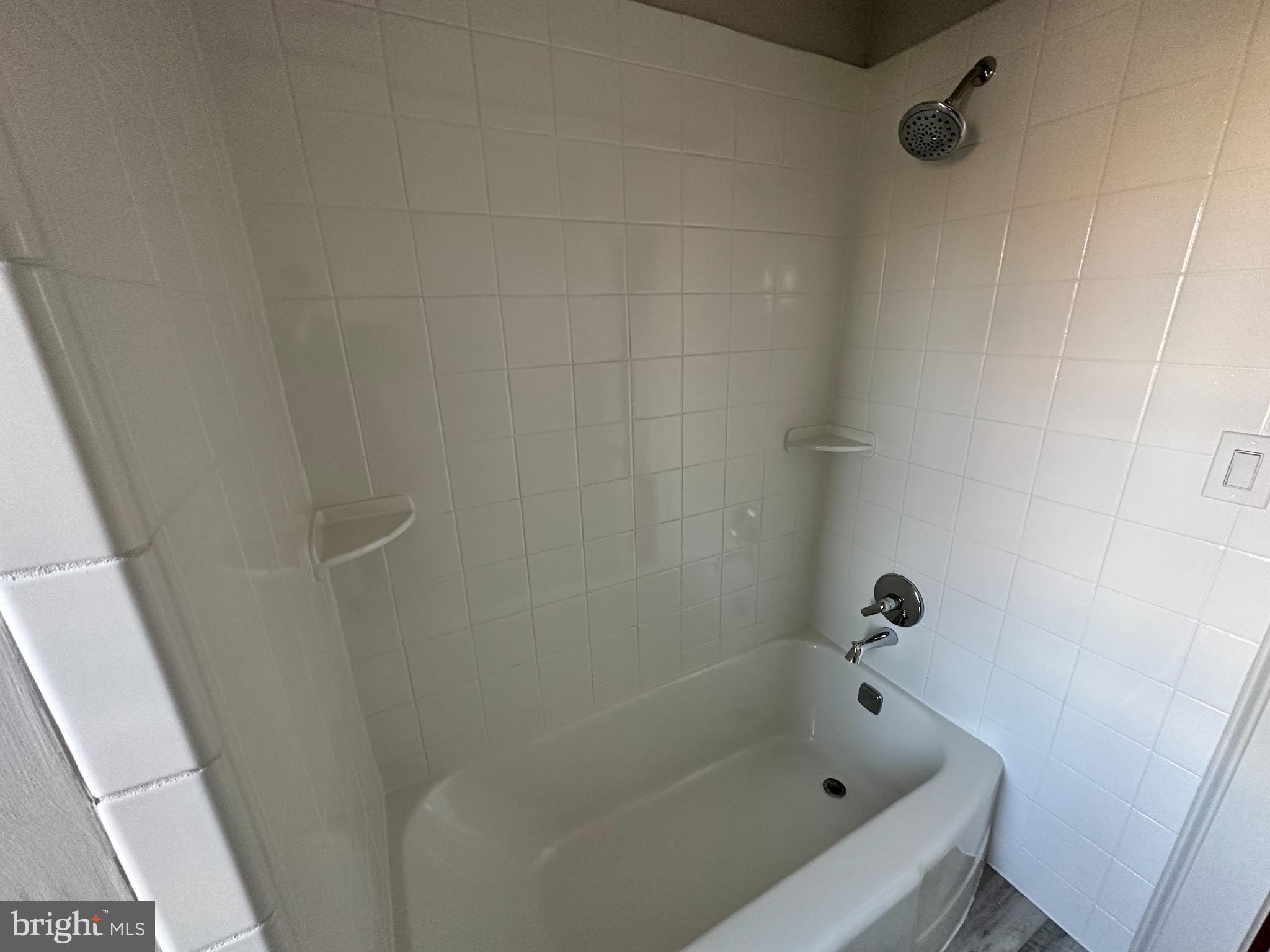 389 Oak Terrace Reading, PA 19611 - Photo 8 of 15 a bathroom with a bathtub
