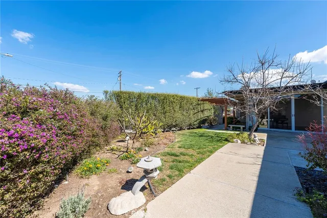 a view of a pathway along the building