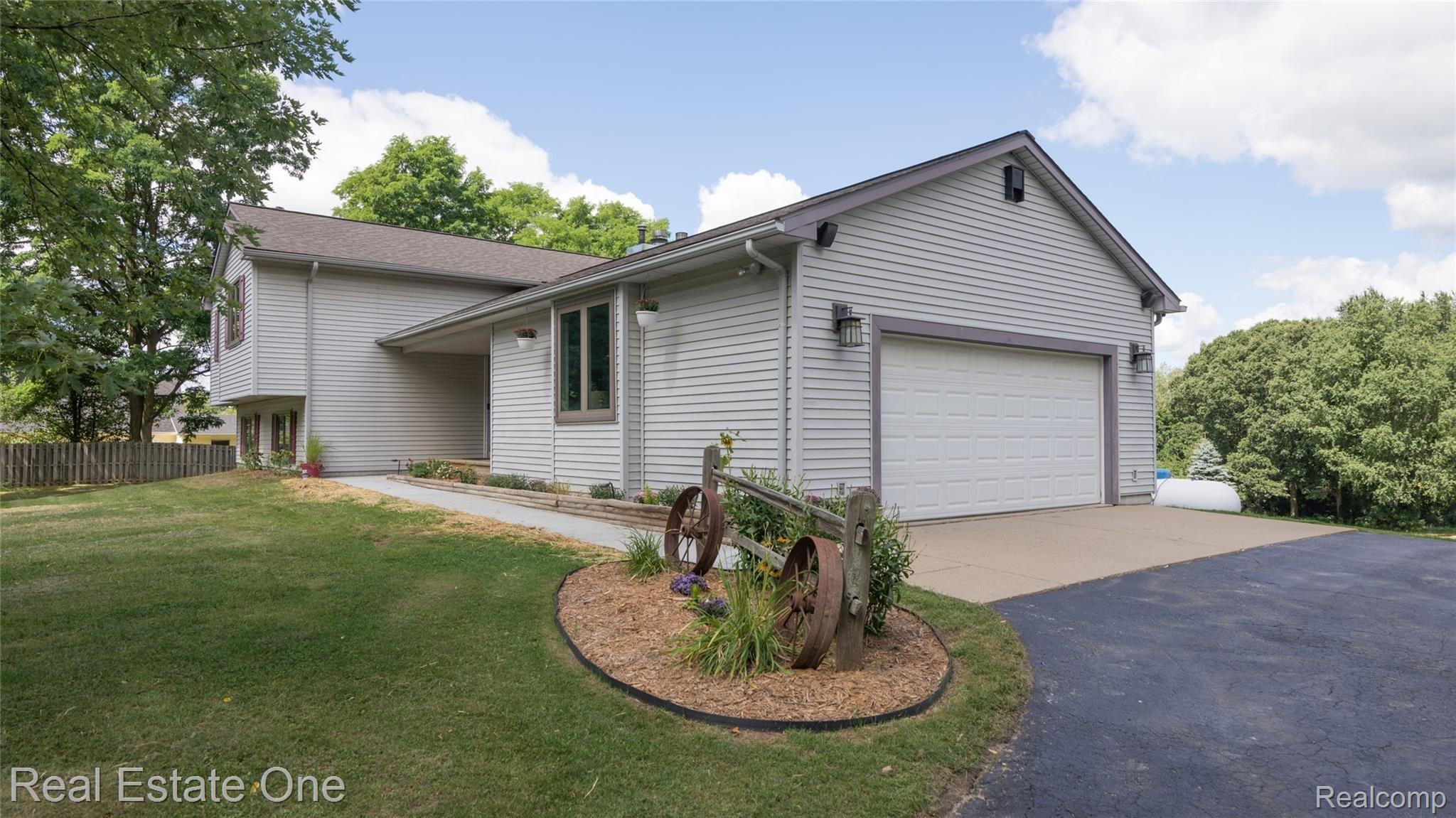 13665 Hibner Road Hartland, MI 48353 - Photo 34 of 60 010_76.jpg