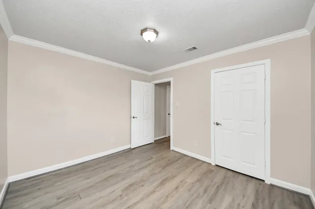 a view of a house with backyard and garden