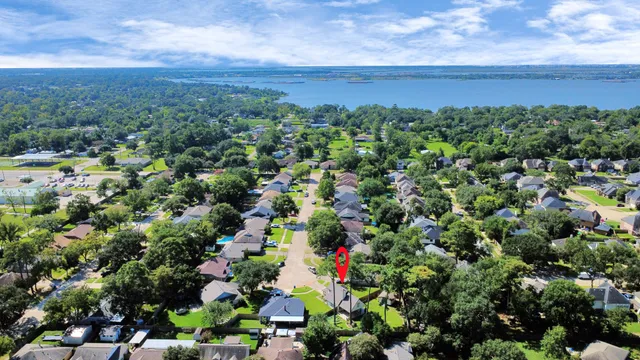 $275,000 | 343 Brompton Court, Highlands, TX 77562