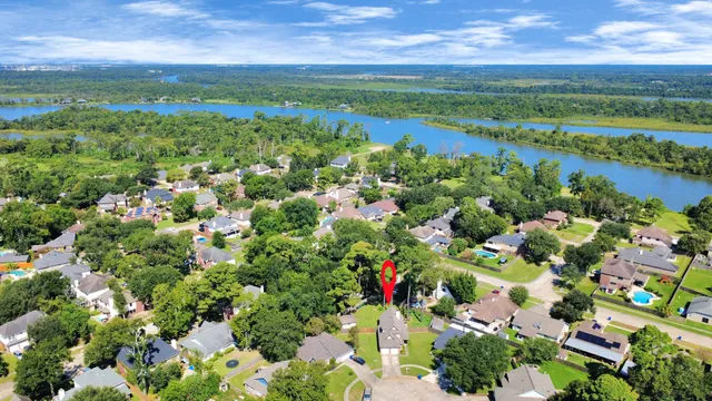 $275,000 | 343 Brompton Court, Highlands, TX 77562