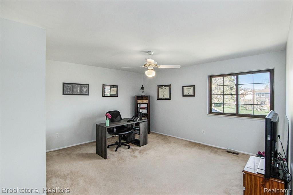 744 Baker Street Rochester Hills, MI 48307 - Photo 31 of 38