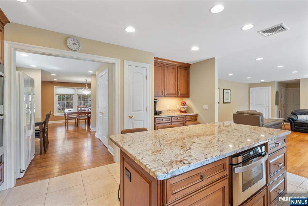28 Demarest Road Paramus, NJ 07652 - Photo 12 of 32