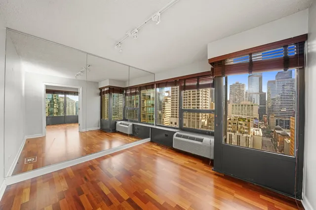 $395,000 | 30 East Huron Street, Unit 1904, Chicago, IL 60611