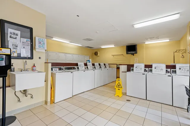 $395,000 | 30 East Huron Street, Unit 1904, Chicago, IL 60611