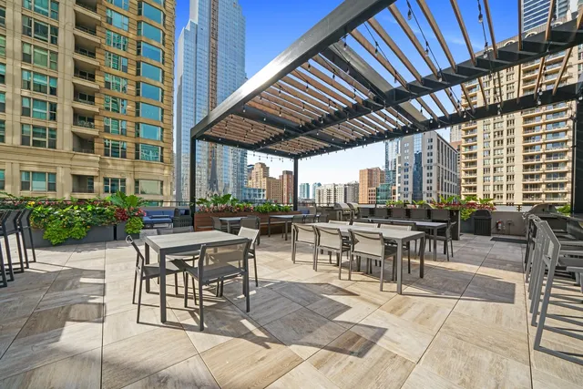$395,000 | 30 East Huron Street, Unit 1904, Chicago, IL 60611
