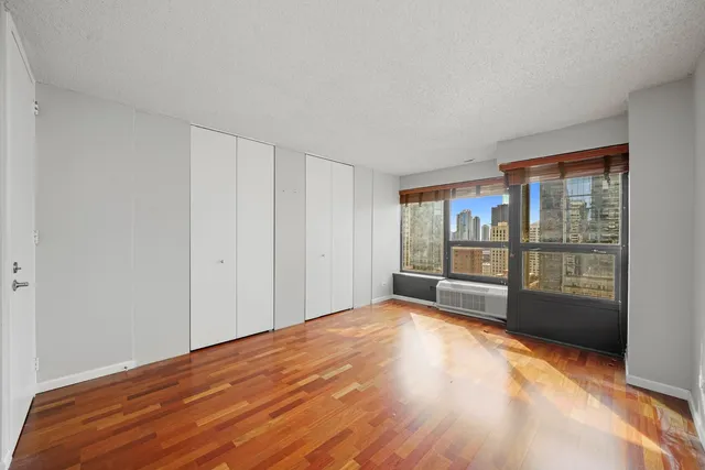 $395,000 | 30 East Huron Street, Unit 1904, Chicago, IL 60611