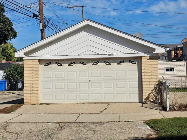 $2,199 | 3700 North Harlem Avenue, Unit 2, Chicago, IL 60634