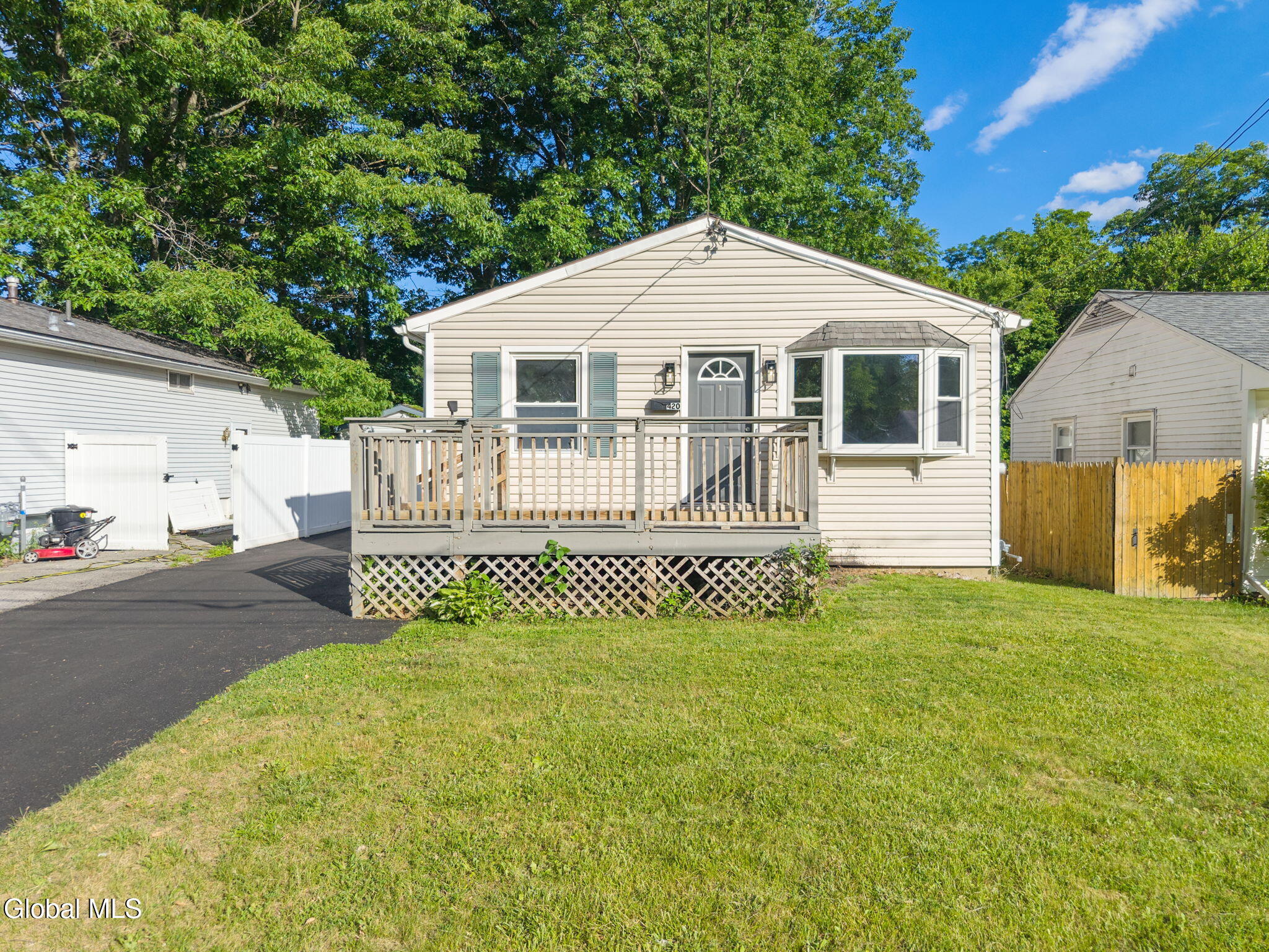 420 Chiswell Road Schenectady, NY 12304 - Photo 2 of 34 2-420ChiswellSt_02