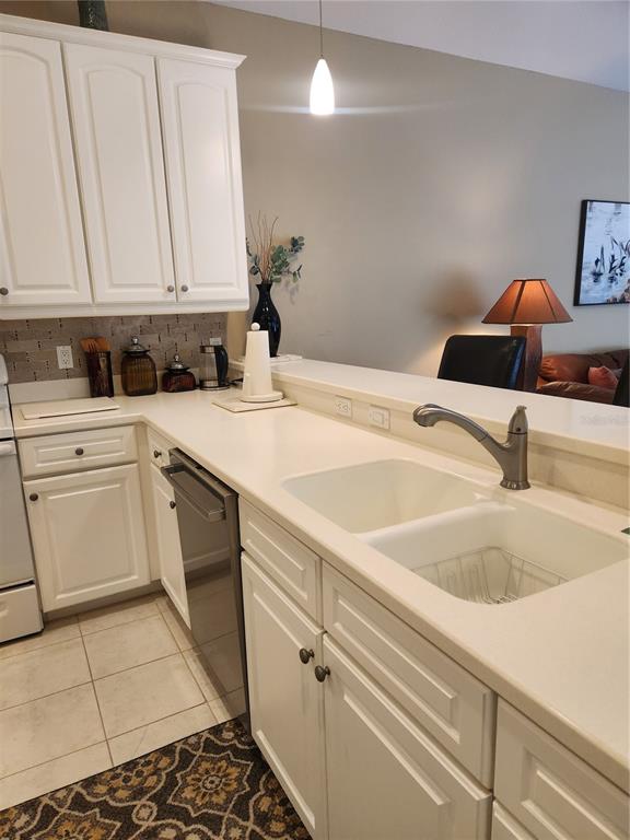 6496 Rookery Circle Bradenton, FL 34203 - Photo 12 of 40 a kitchen with a sink and cabinets