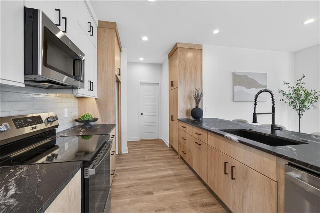 9312 Freedom Street Lenexa, KS 66227 - Photo 9 of 54